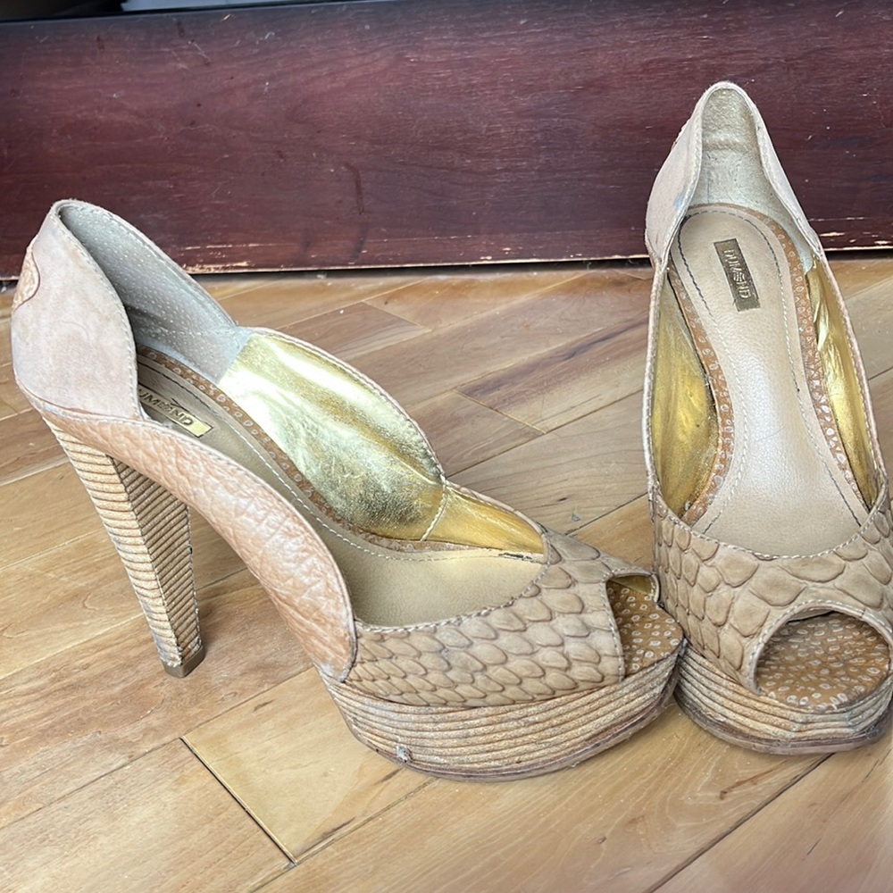 DUMOND made is Brazil neutral heels!